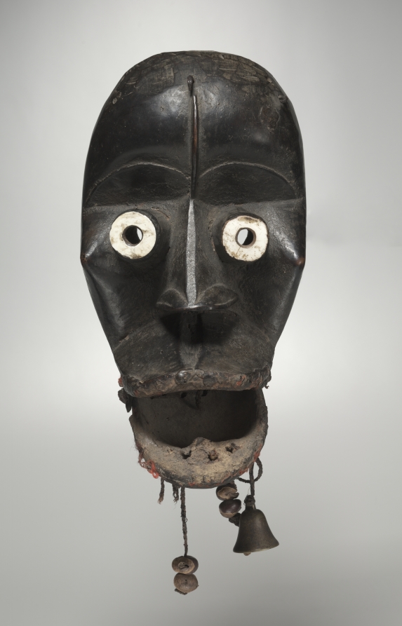 Mano mask, Liberia, early 20th century, tribal art valuation