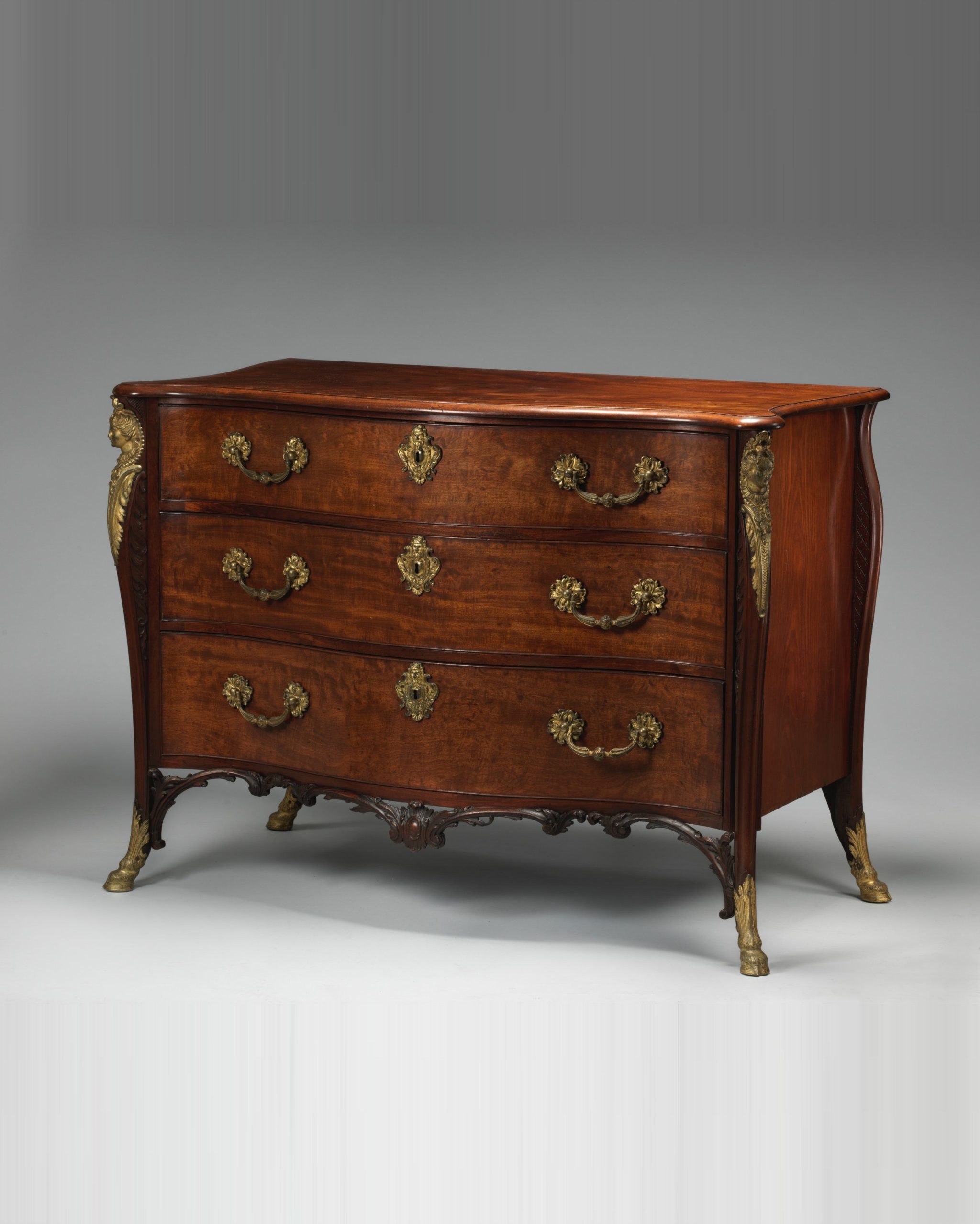 Antique chest of drawers, furniture valuation
