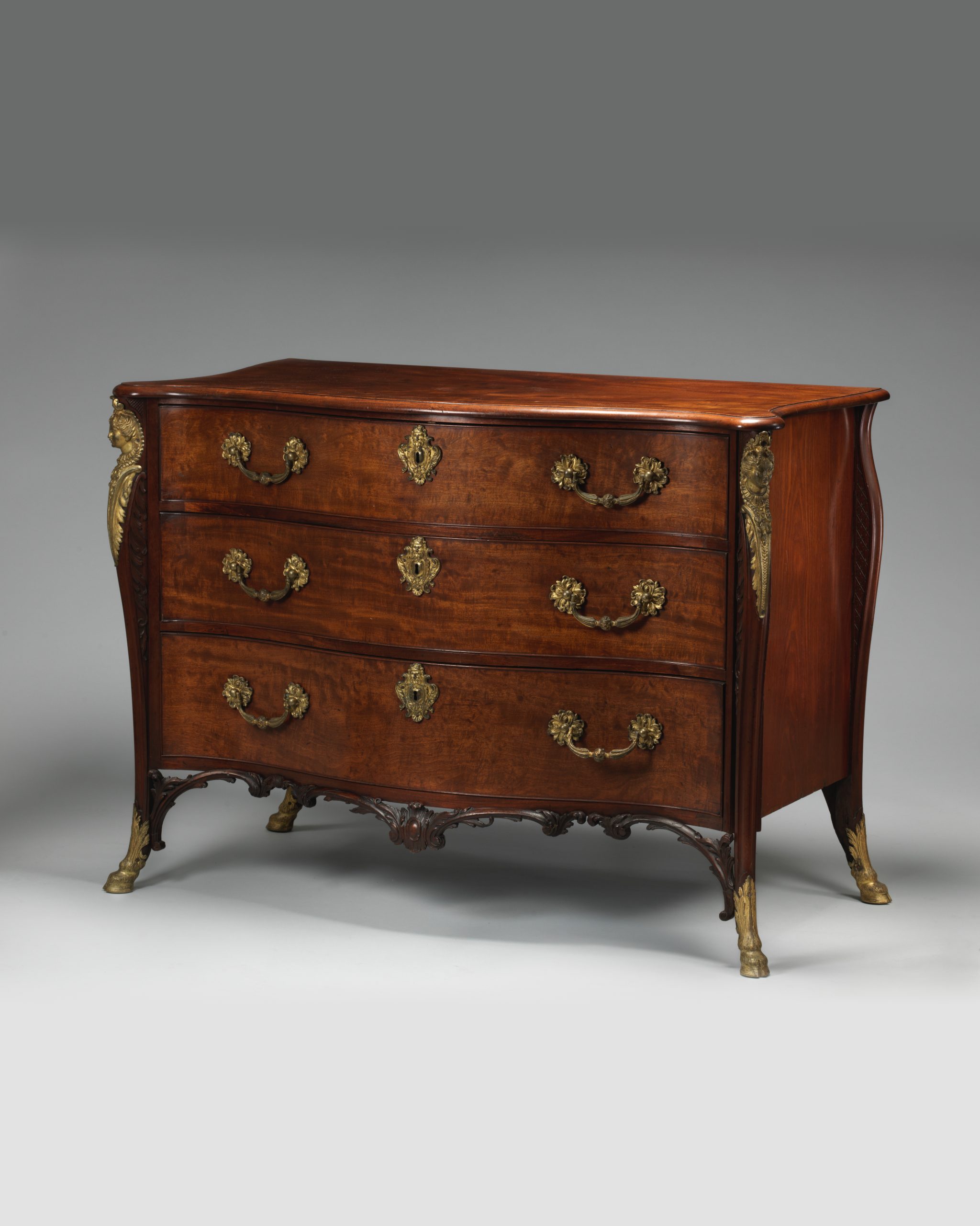 Antique chest of drawers, furniture valuation