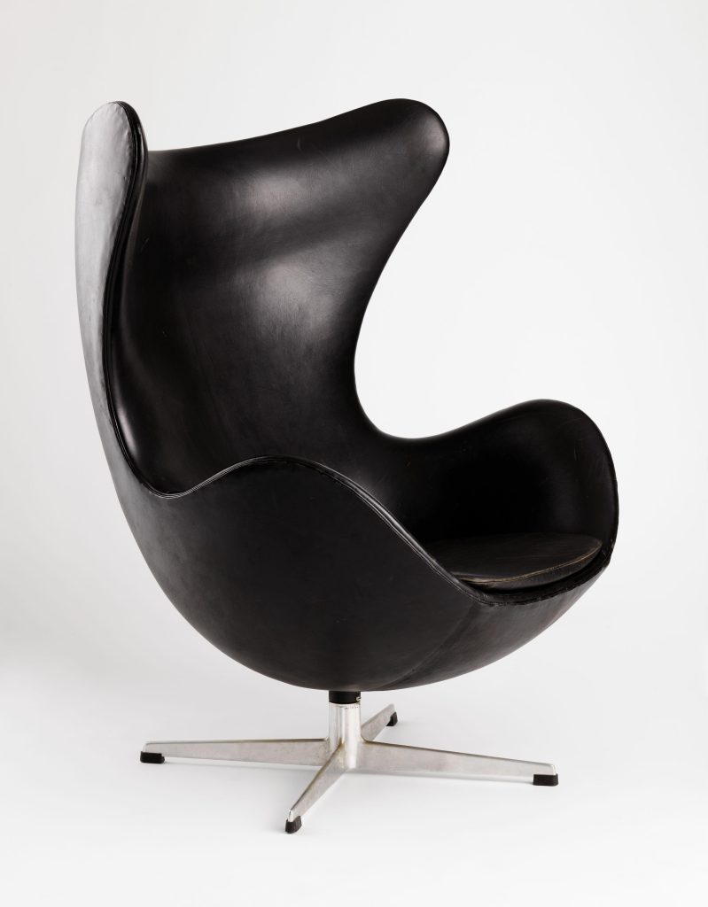 Arne Jacobsen Egg chair, 20th century design valuation