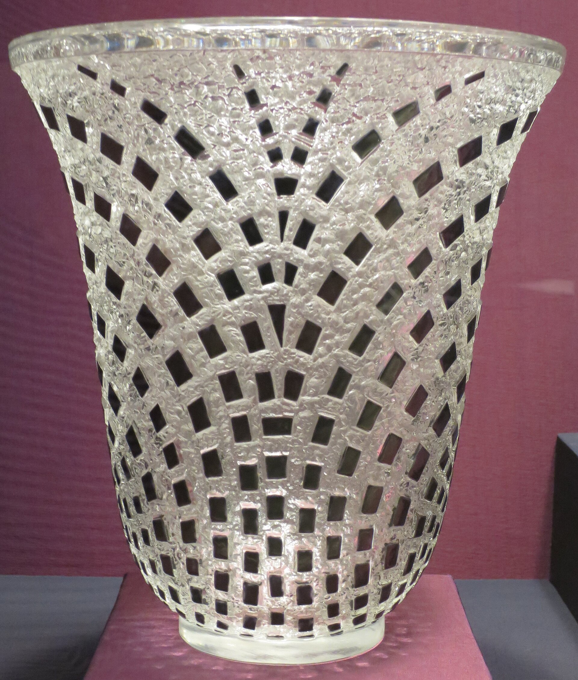 René Lalique Damiers vase, 20th century design valuation